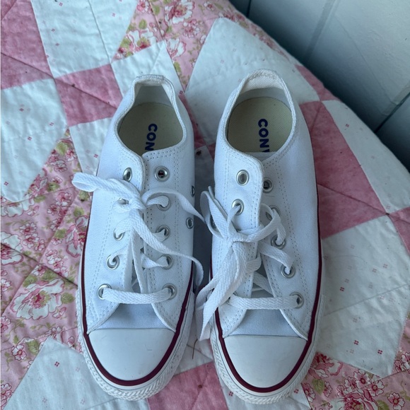 Women’s converse - Picture 2 of 3